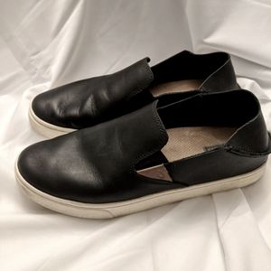 Olukai 9W Black Slippers